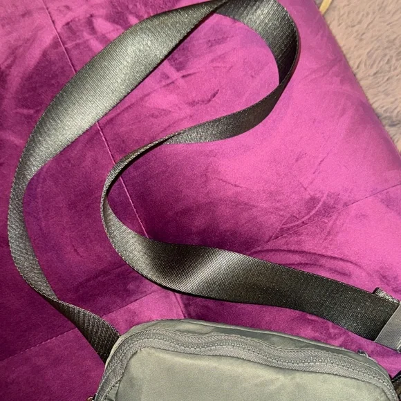 Lululemon Athletica Grey Sage Crossbody Everywhere Belt Bag 1L olive green - Picture 6 of 16